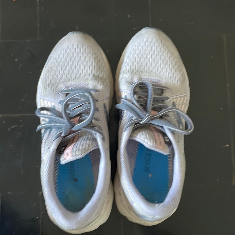 Brooks adrenaline 21 running sneakers - size 8